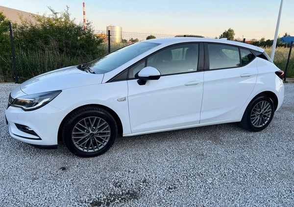 Opel Astra cena 44999 przebieg: 108000, rok produkcji 2017 z Czechowice-Dziedzice małe 742